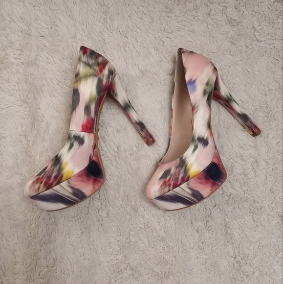 GUESS Ette Pastel Watercolor Coquette Girl platform heels - Picture 2 of 6
